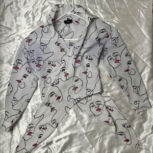 Women or Junior Abstract Face Print long sleeves blouse